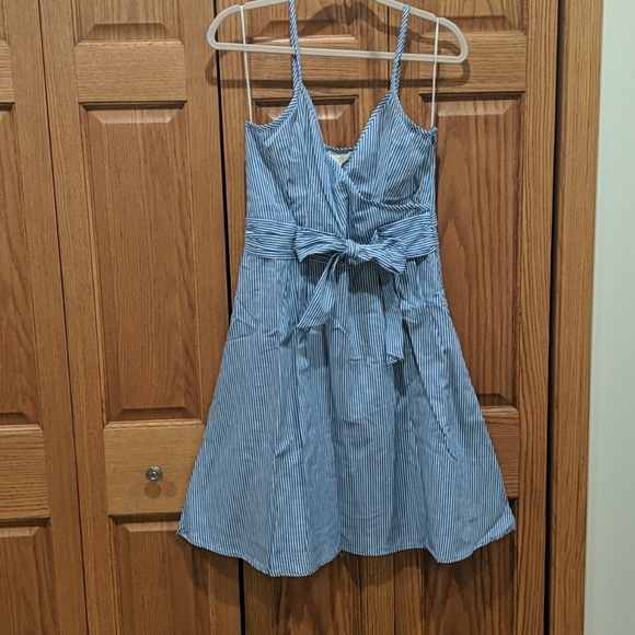 CUPIO blue/white sleeveless faux wrap dress M nwt - Picture 5 of 9